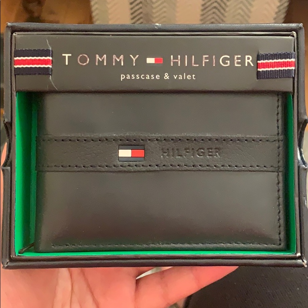 Tommy Hilfiger Bifold Wallet